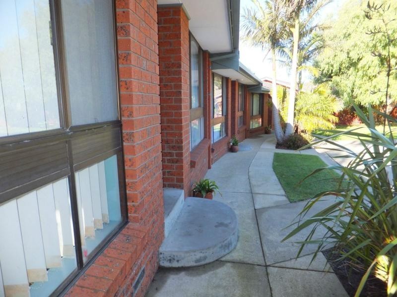 93 Lake Bunga Beach, Lakes Entrance VIC 3909