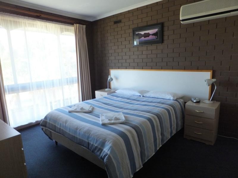 89 Lake Bunga Beach Road, Lakes Entrance VIC 3909