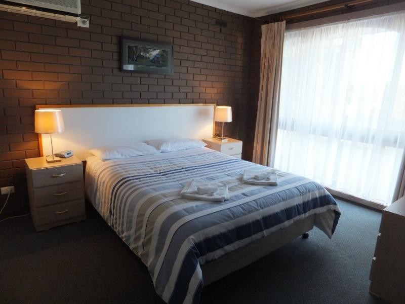 89 Lake Bunga Beach Road, Lakes Entrance VIC 3909