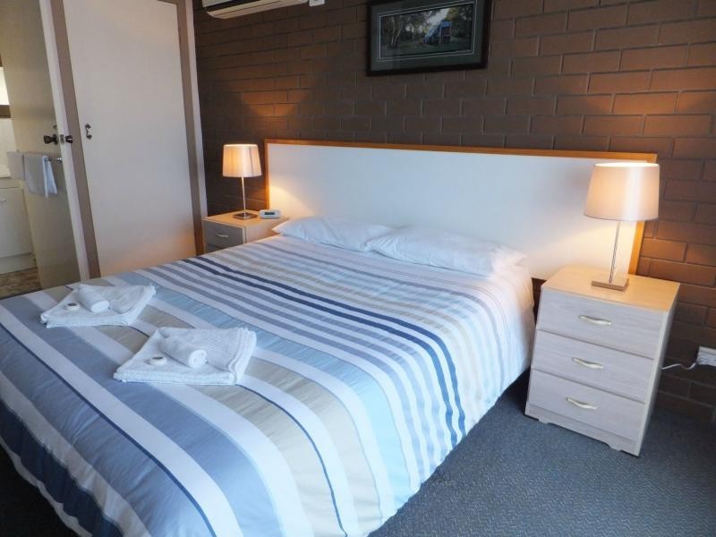 89 Lake Bunga Beach Road, Lakes Entrance VIC 3909