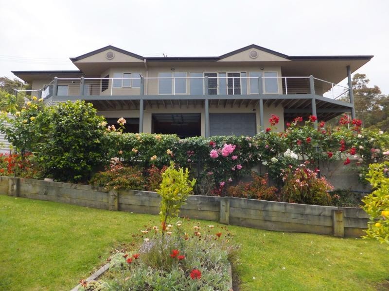 15 Gay Street, Lakes Entrance VIC 3909