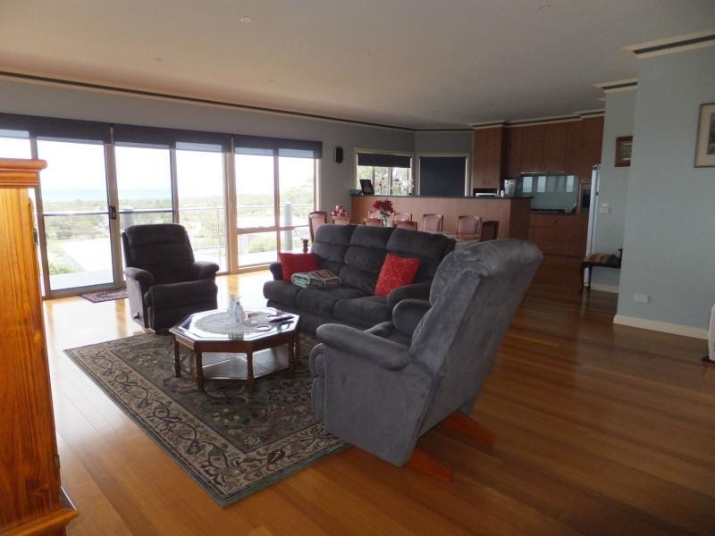 15 Gay Street, Lakes Entrance VIC 3909