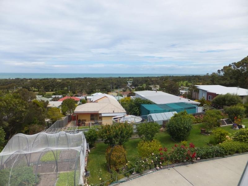 15 Gay Street, Lakes Entrance VIC 3909