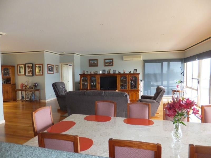 15 Gay Street, Lakes Entrance VIC 3909