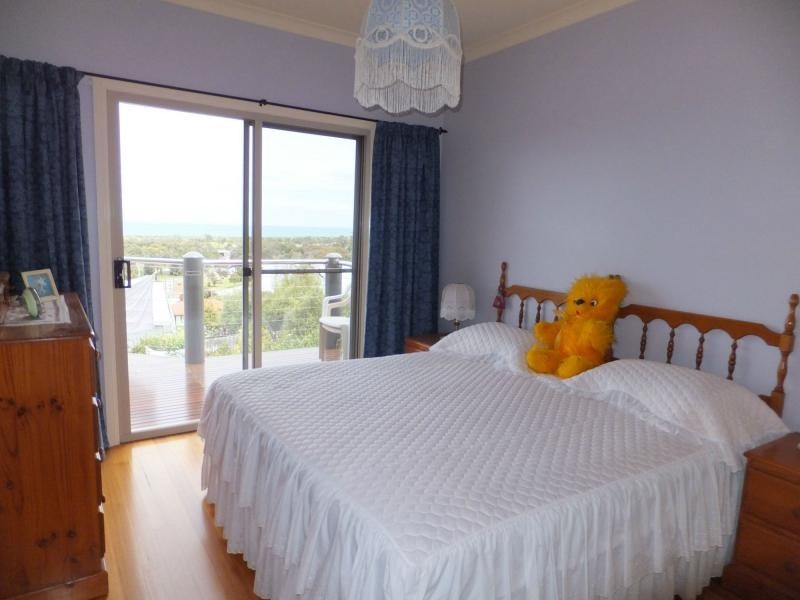 15 Gay Street, Lakes Entrance VIC 3909