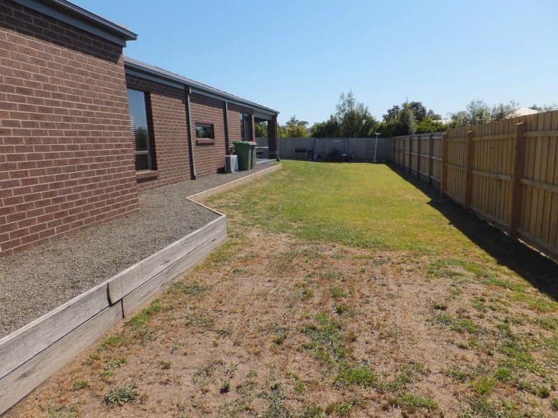 6 Stewart Place, Bairnsdale VIC 3875