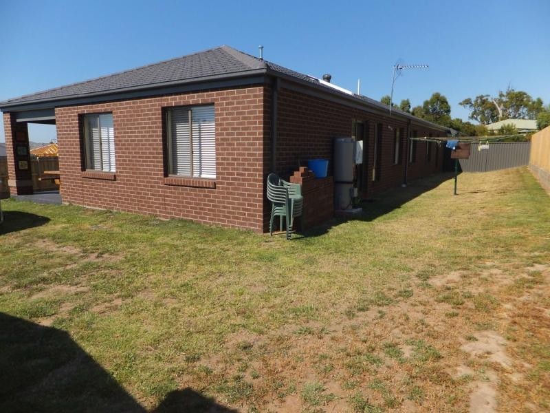 6 Stewart Place, Bairnsdale VIC 3875