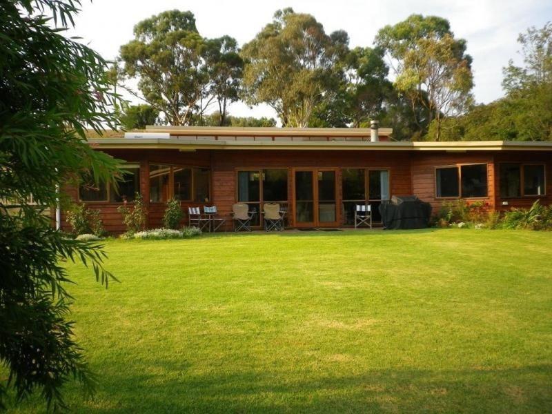 16 Mairburn Road, Metung VIC 3904