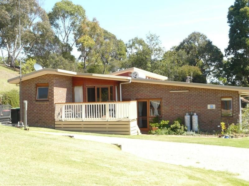 16 Mairburn Road, Metung VIC 3904