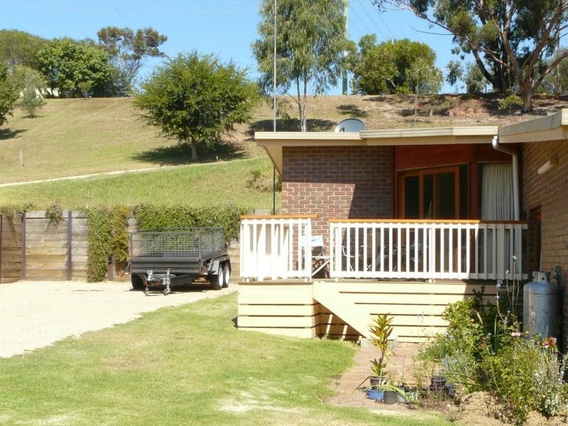 16 Mairburn Road, Metung VIC 3904