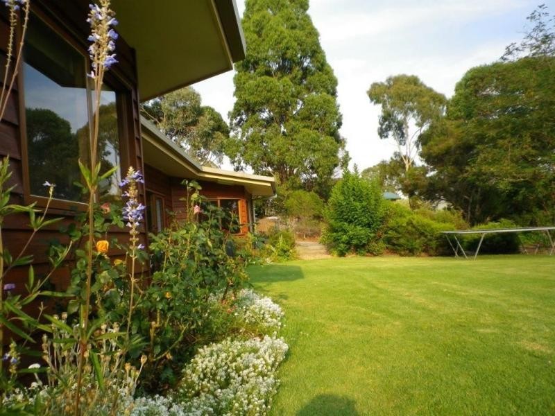 16 Mairburn Road, Metung VIC 3904