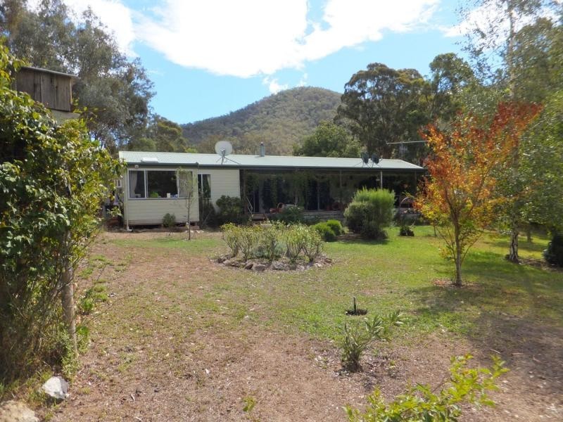 16 Miners Way, Swifts Creek VIC 3896