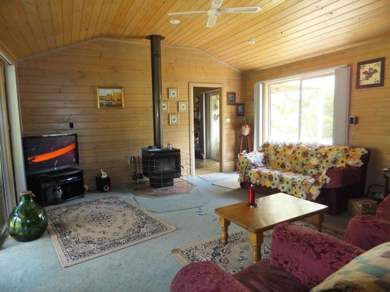 16 Miners Way, Swifts Creek VIC 3896