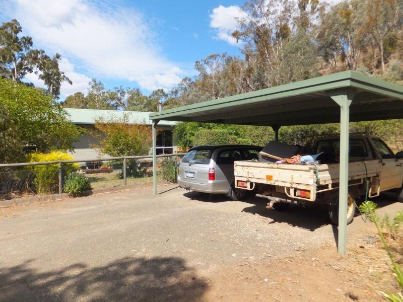16 Miners Way, Swifts Creek VIC 3896