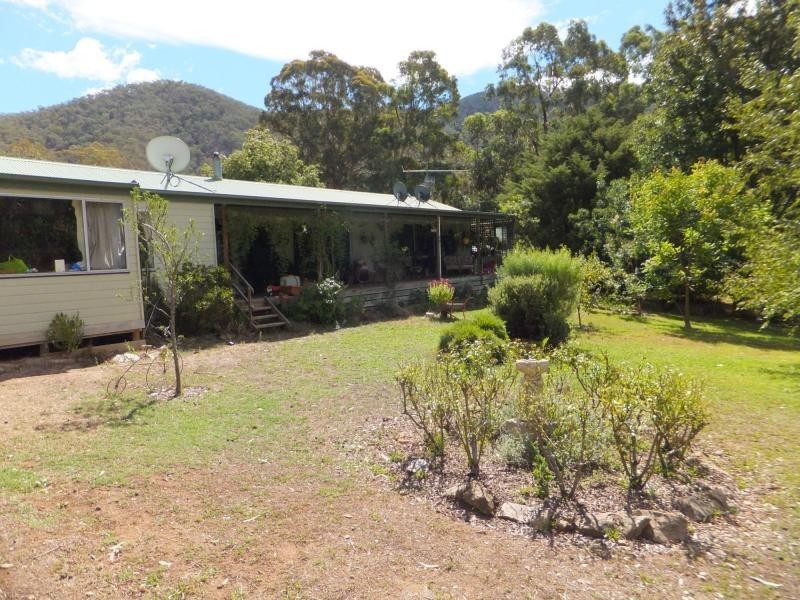 16 Miners Way, Swifts Creek VIC 3896