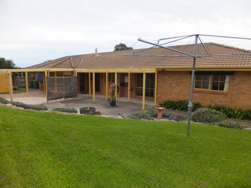 1 Morekana Crescent, Bairnsdale VIC 3875