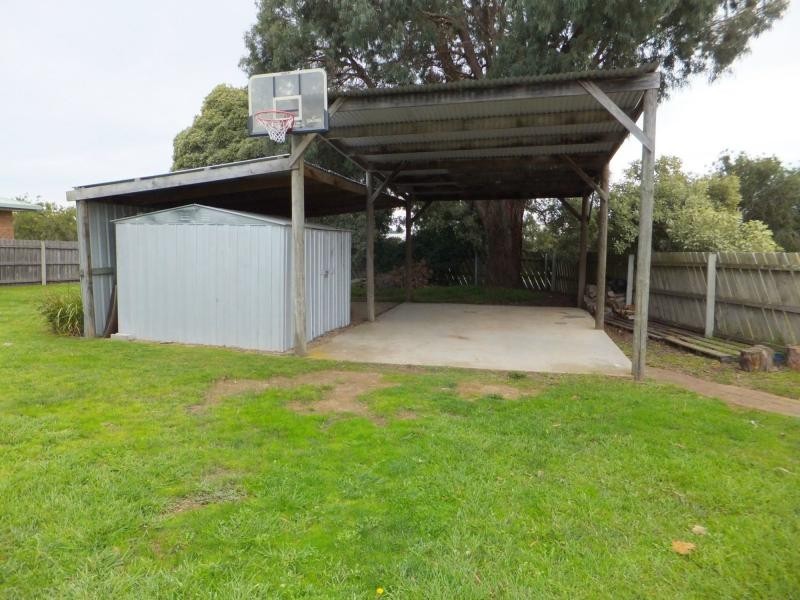1 Morekana Crescent, Bairnsdale VIC 3875