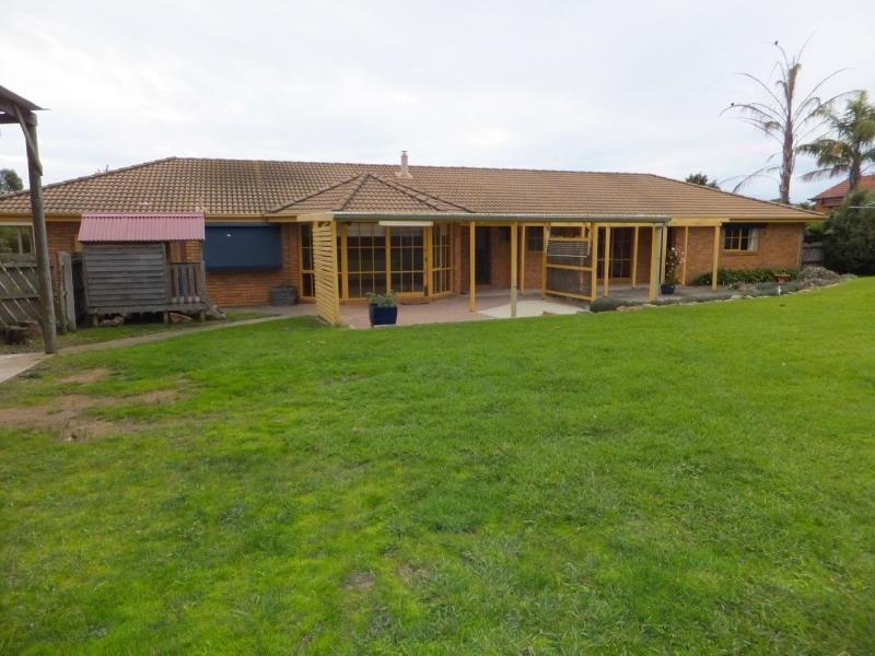 1 Morekana Crescent, Bairnsdale VIC 3875