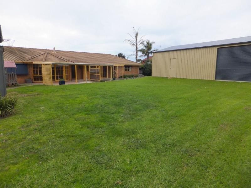 1 Morekana Crescent, Bairnsdale VIC 3875
