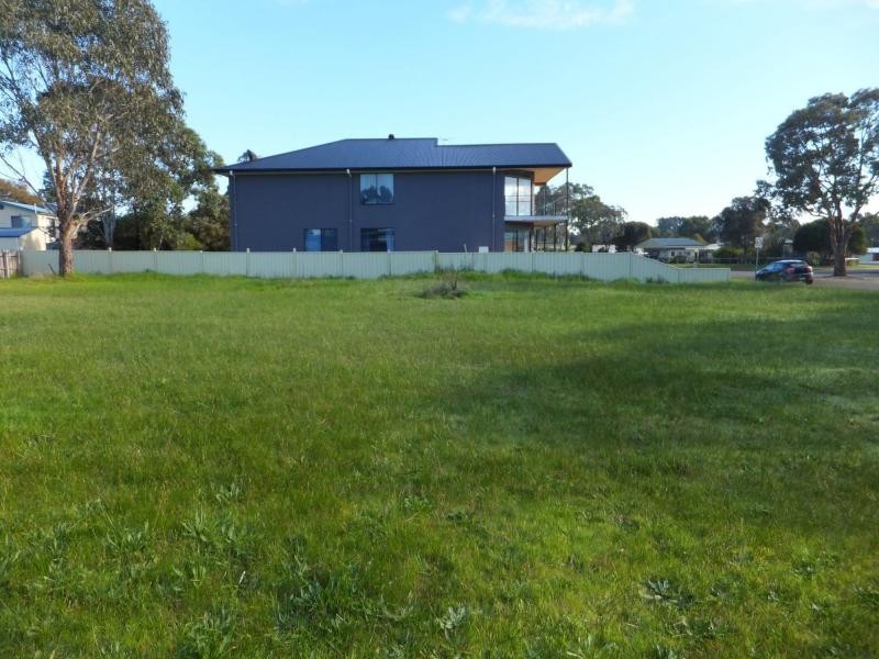 18 Colony Club Drive, Newlands Arm VIC 3875