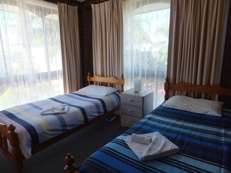 89 Lake Bunga Beach Road, Lakes Entrance VIC 3909