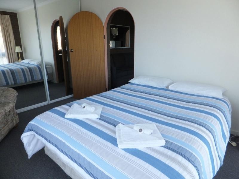 89 Lake Bunga Beach Road, Lakes Entrance VIC 3909