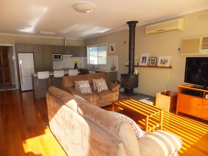 6 Laughtons Road, Lakes Entrance VIC 3909