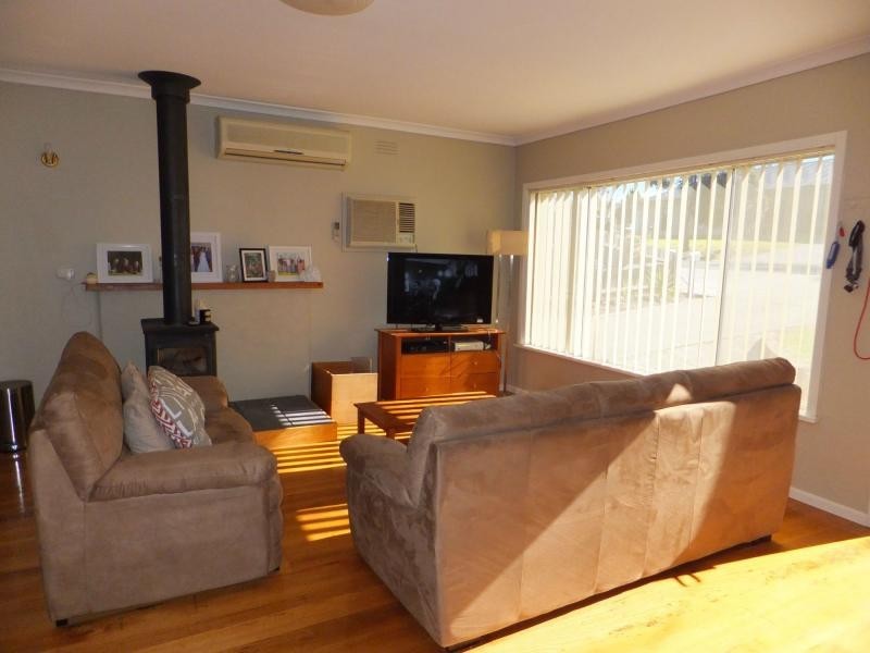 6 Laughtons Road, Lakes Entrance VIC 3909