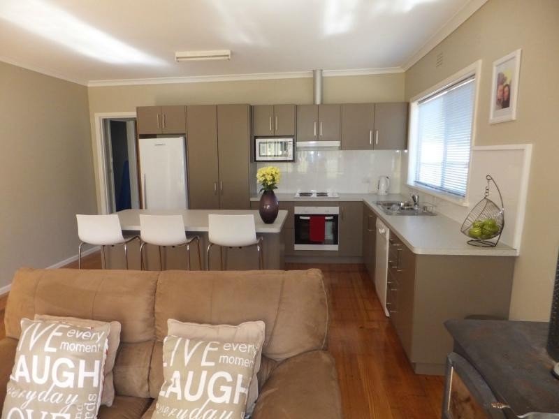 6 Laughtons Road, Lakes Entrance VIC 3909