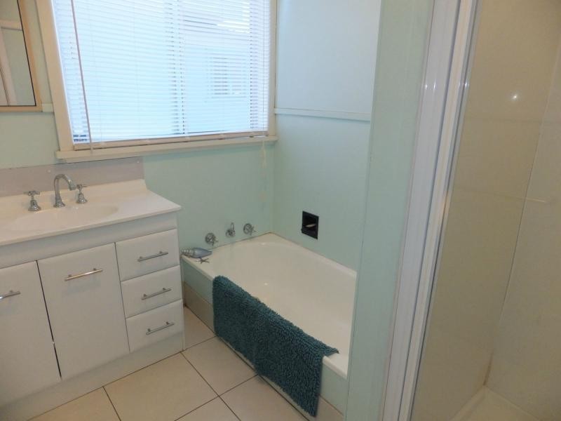 6 Laughtons Road, Lakes Entrance VIC 3909