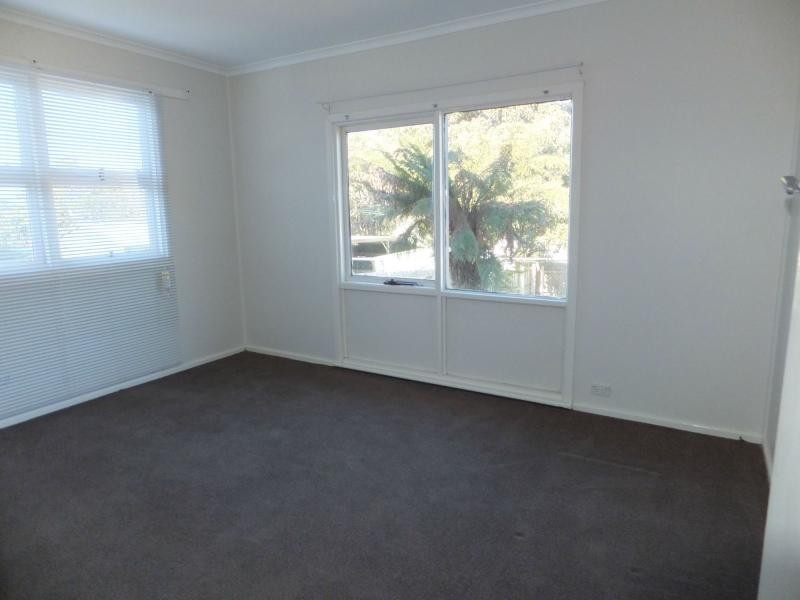 6 Laughtons Road, Lakes Entrance VIC 3909