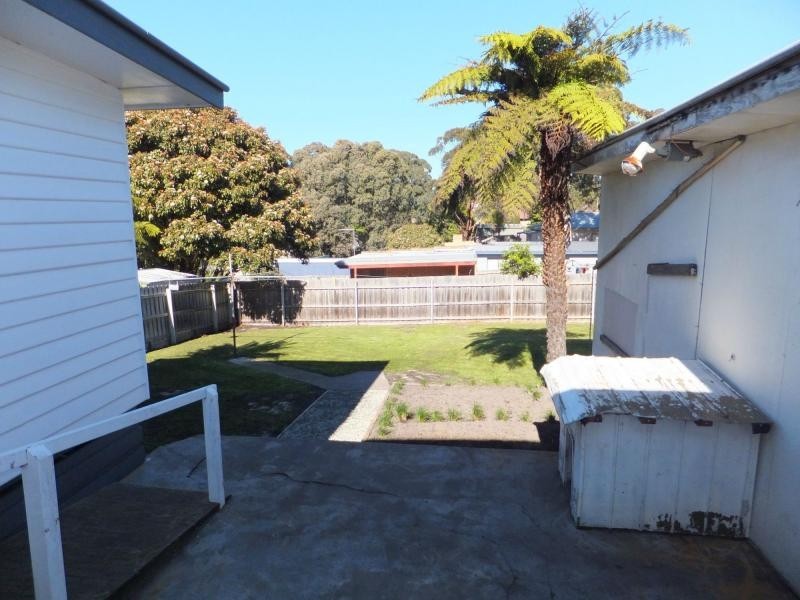 6 Laughtons Road, Lakes Entrance VIC 3909