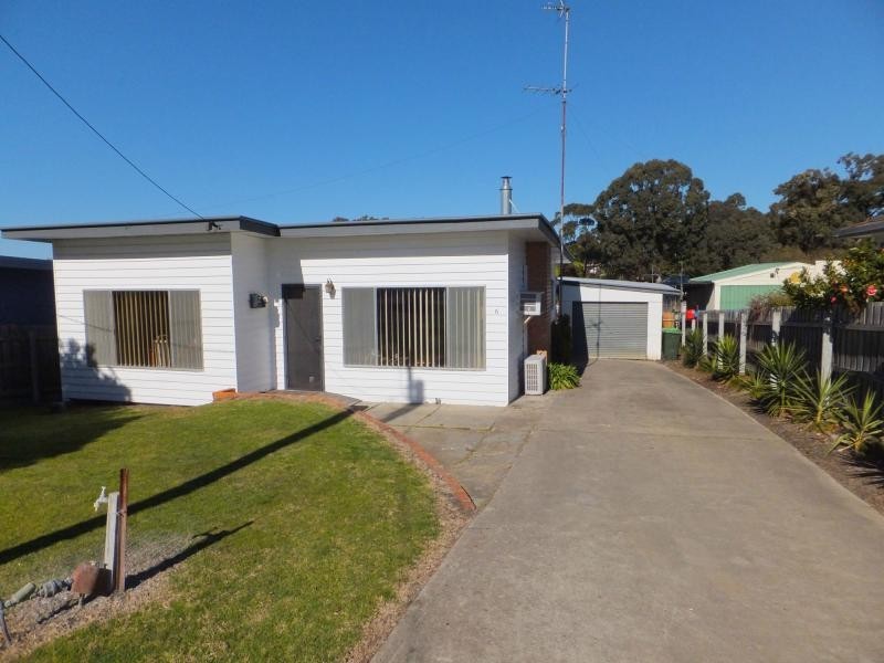 6 Laughtons Road, Lakes Entrance VIC 3909