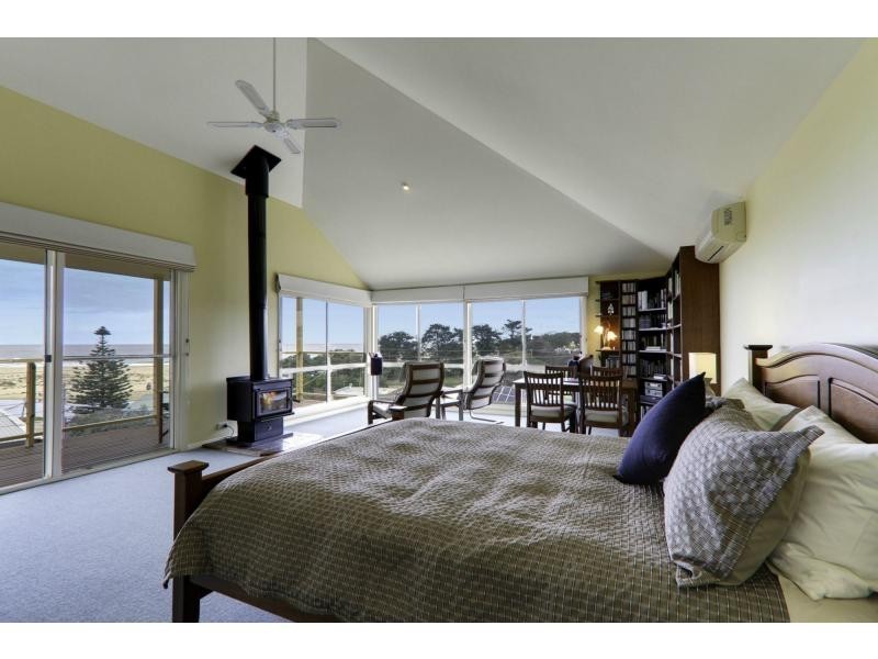19 Cross Street, Lake Tyers Beach VIC 3909
