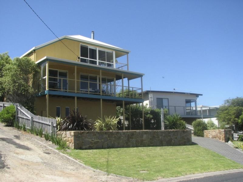 19 Cross Street, Lake Tyers Beach VIC 3909