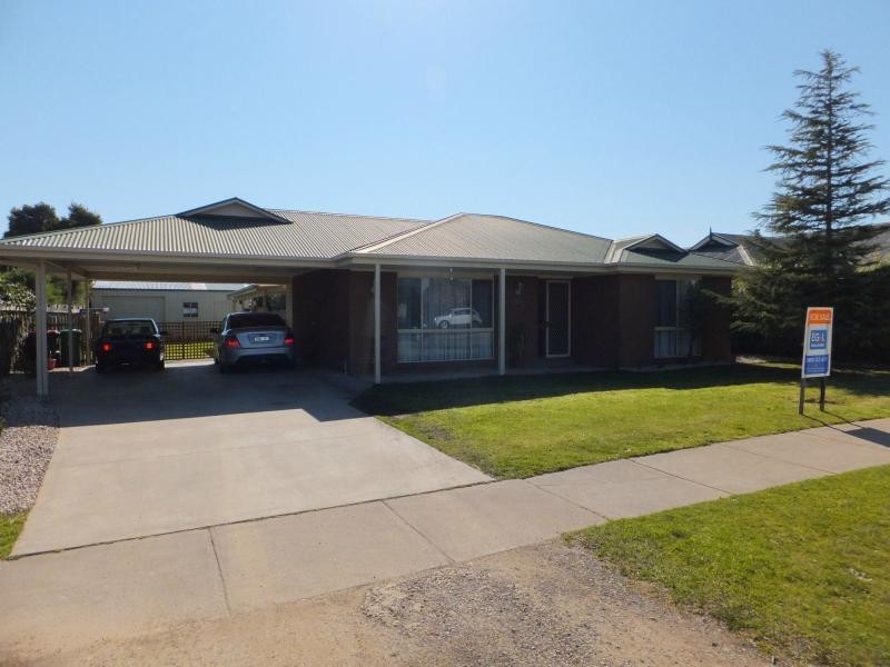 94 Moroney Street, Bairnsdale VIC 3875
