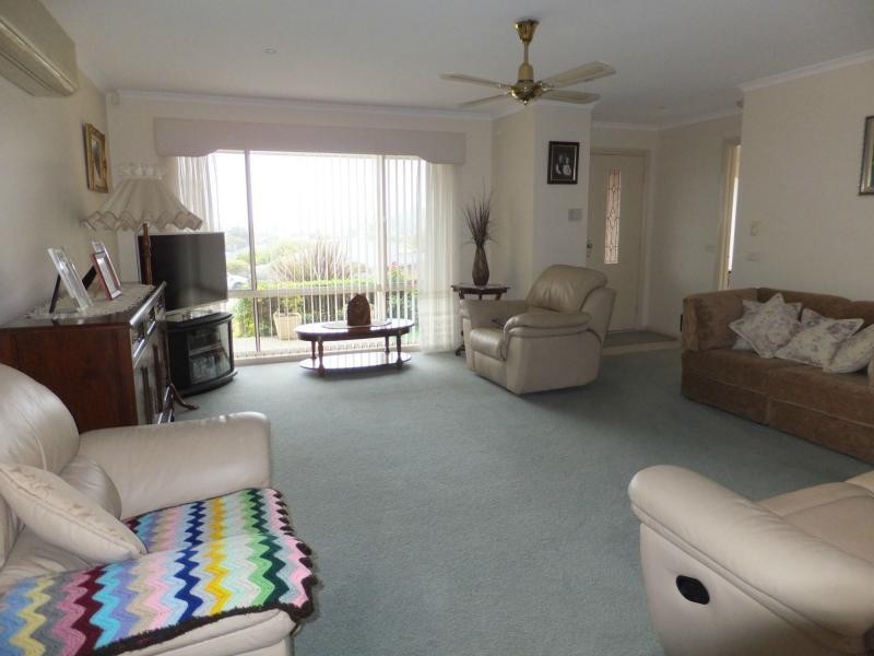 9 Clematis Court, Lakes Entrance VIC 3909