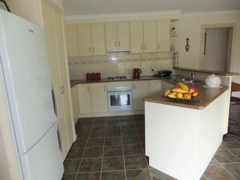 9 Clematis Court, Lakes Entrance VIC 3909