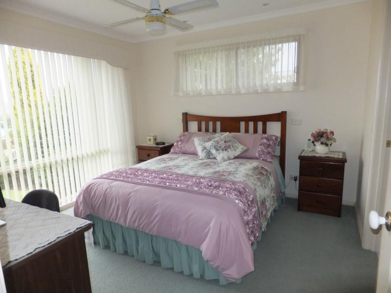 9 Clematis Court, Lakes Entrance VIC 3909