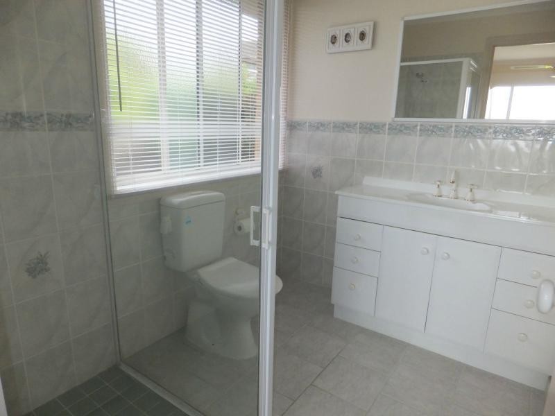 9 Clematis Court, Lakes Entrance VIC 3909