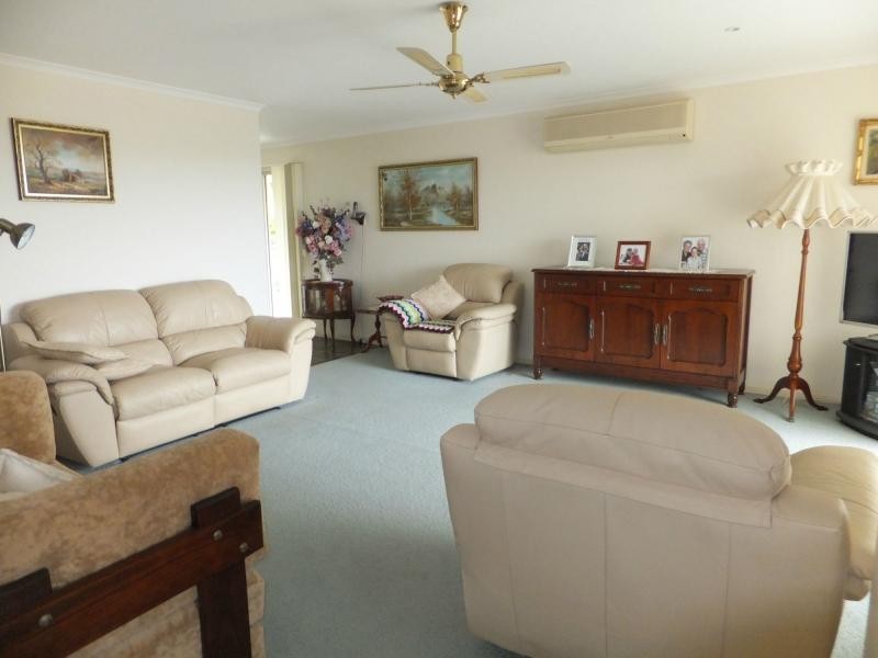 9 Clematis Court, Lakes Entrance VIC 3909