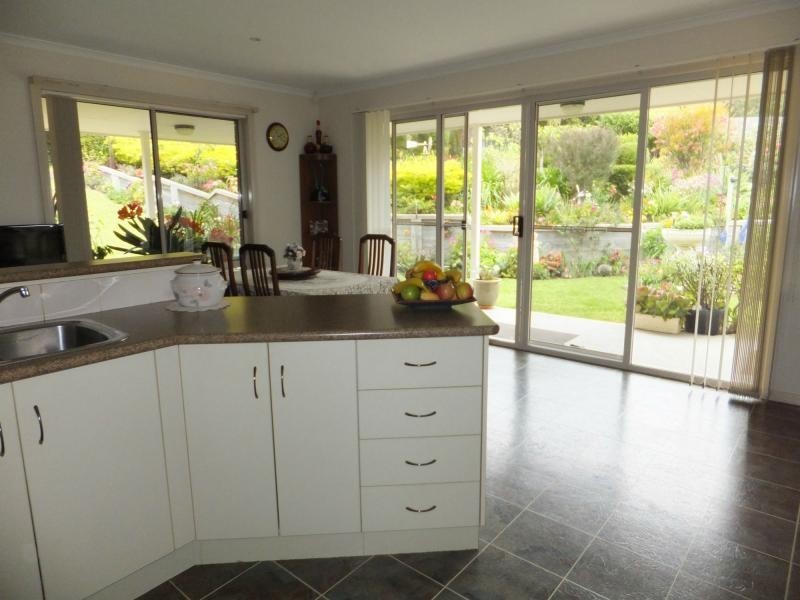 9 Clematis Court, Lakes Entrance VIC 3909