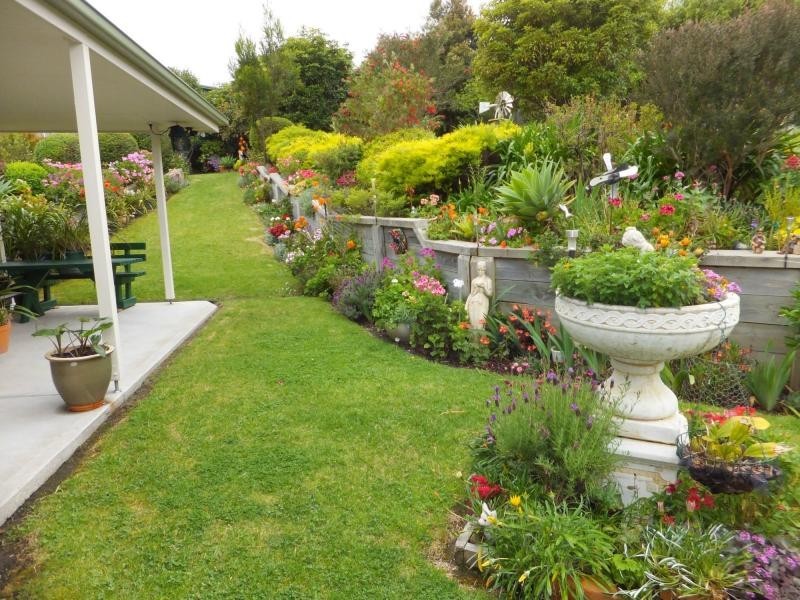 9 Clematis Court, Lakes Entrance VIC 3909