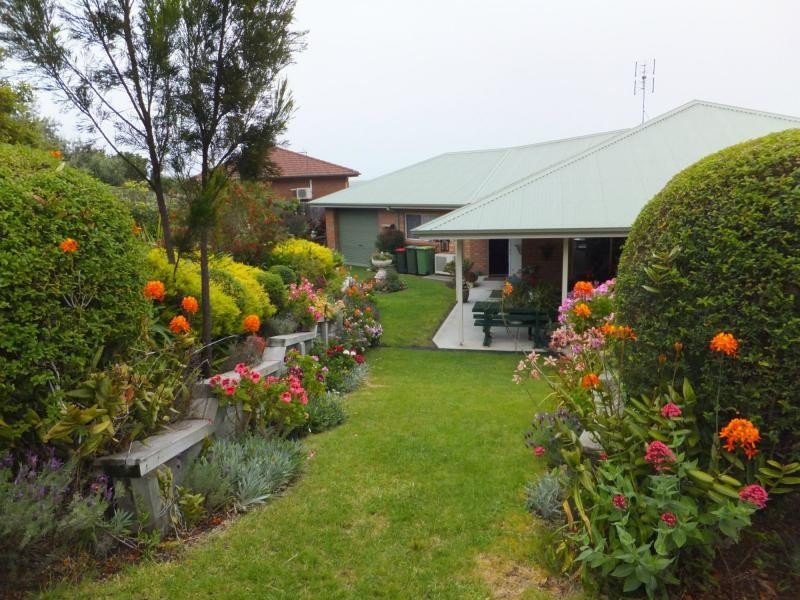 9 Clematis Court, Lakes Entrance VIC 3909