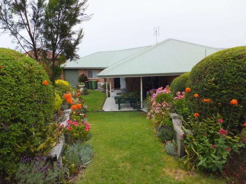 9 Clematis Court, Lakes Entrance VIC 3909