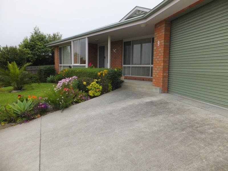 9 Clematis Court, Lakes Entrance VIC 3909