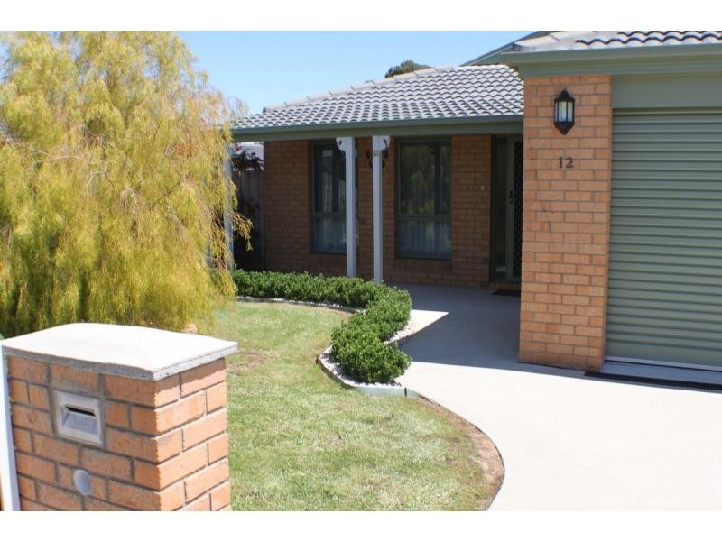 12 Phoebes Way, Bairnsdale VIC 3875