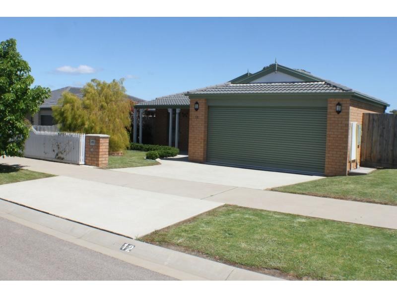 12 Phoebes Way, Bairnsdale VIC 3875