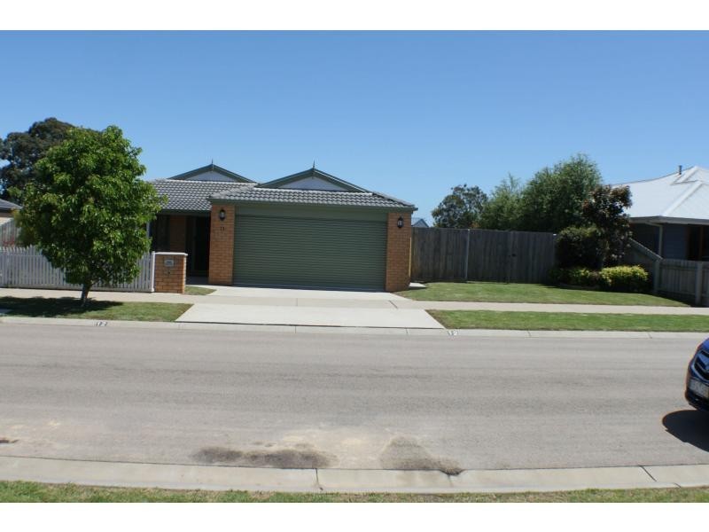 12 Phoebes Way, Bairnsdale VIC 3875