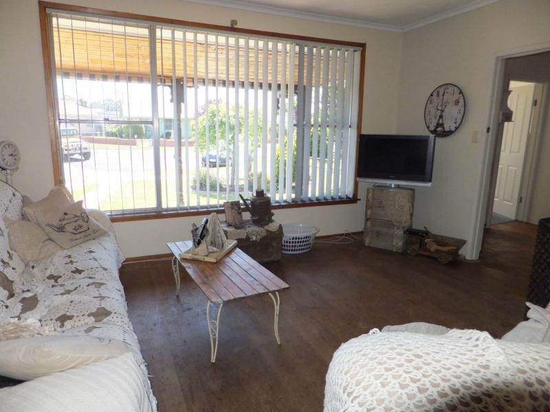 17 Davies Street, Bairnsdale VIC 3875